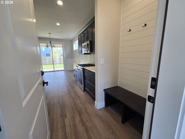 447 Sw 15th Ave, Canby, OR 97013