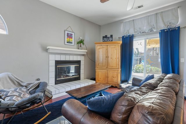 1276 Pepperwood Street, Tulare, CA 93274