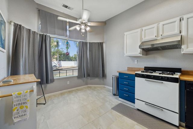 1276 Pepperwood Street, Tulare, CA 93274