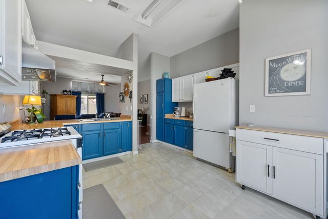 1276 Pepperwood Street, Tulare, CA 93274