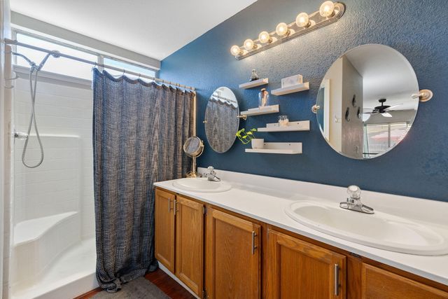 1276 Pepperwood Street, Tulare, CA 93274