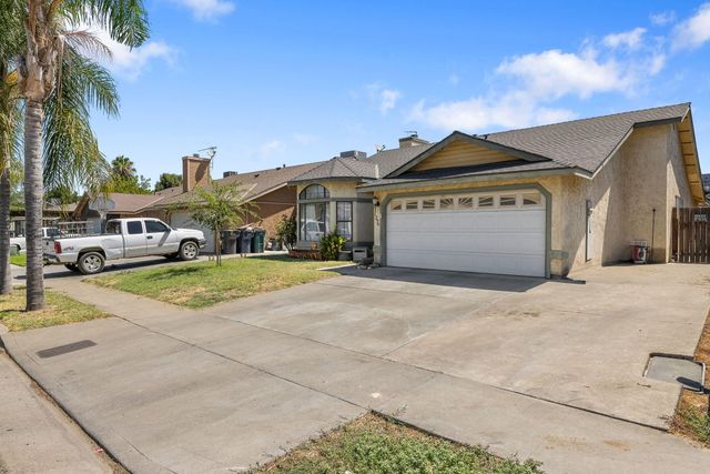 1276 Pepperwood Street, Tulare, CA 93274