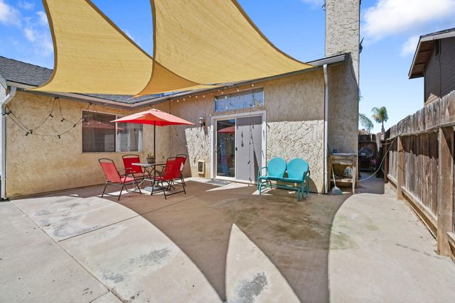 1276 Pepperwood Street, Tulare, CA 93274