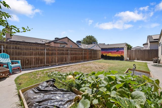 1276 Pepperwood Street, Tulare, CA 93274