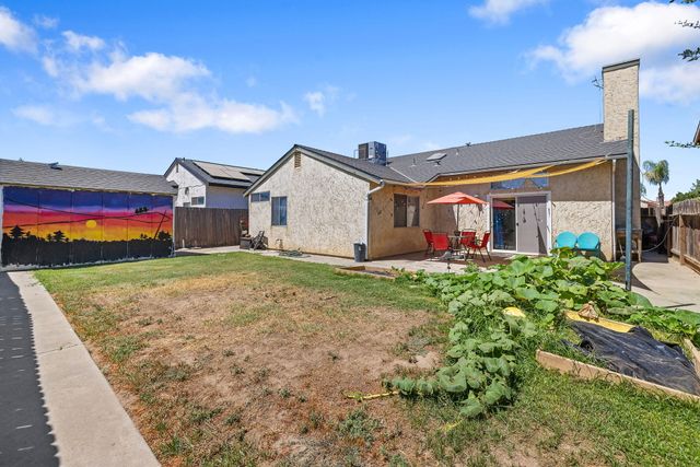 1276 Pepperwood Street, Tulare, CA 93274