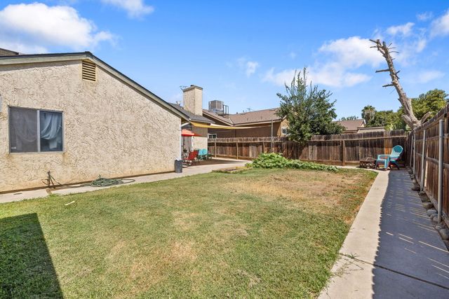 1276 Pepperwood Street, Tulare, CA 93274