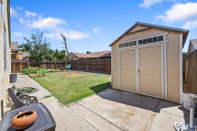 1276 Pepperwood Street, Tulare, CA 93274