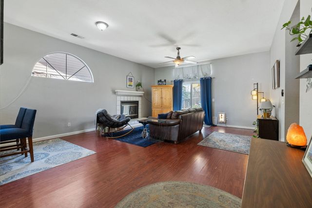 1276 Pepperwood Street, Tulare, CA 93274