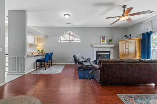 1276 Pepperwood Street, Tulare, CA 93274