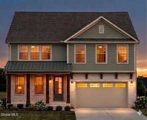 13 Bowman Street, Saratoga Springs, NY 12866
