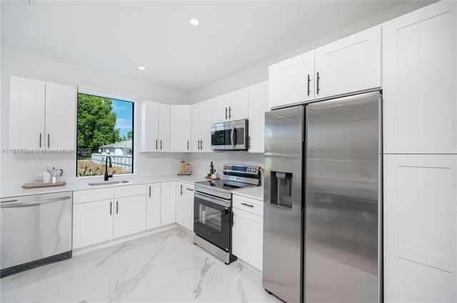 238 NW 2nd St 6, Florida City, FL 33034