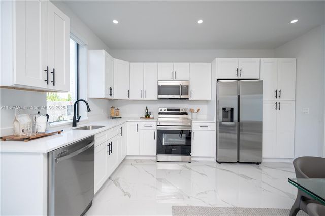 238 NW 2nd St 6, Florida City, FL 33034