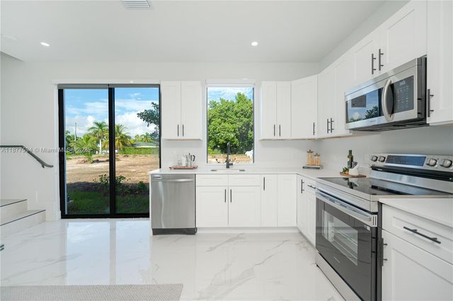 238 NW 2nd St 6, Florida City, FL 33034