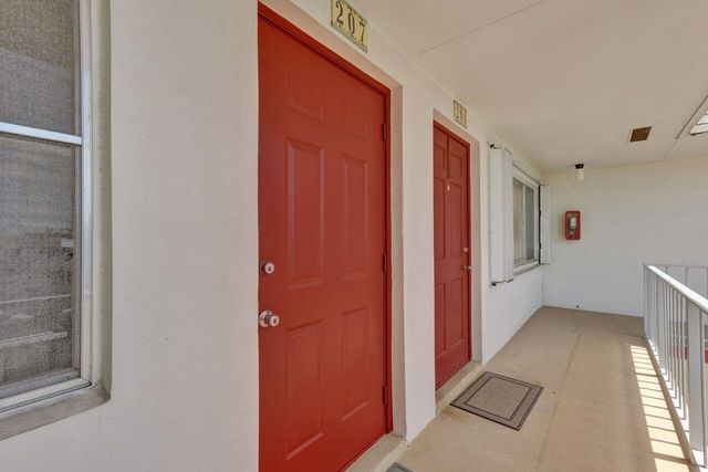 3120 Cynthia Lane 207, Lake Worth Beach, FL 33461