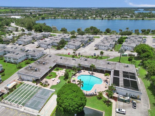 3120 Cynthia Lane 207, Lake Worth Beach, FL 33461