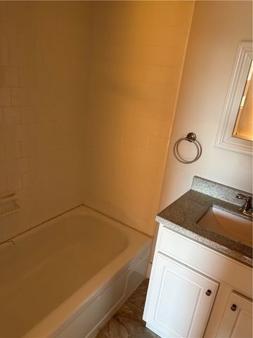 239 Main St. Street 3, East Greenwich, RI 02840