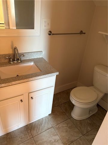 239 Main St. Street 3, East Greenwich, RI 02840