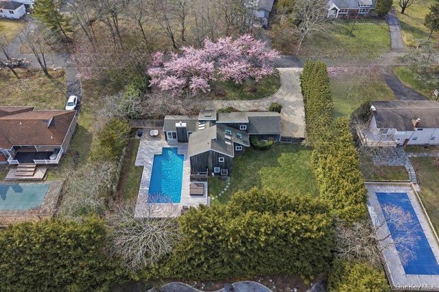 24 Liberty Street, Westhampton Beach, NY 11978