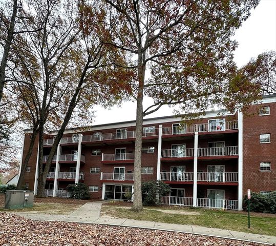 55 Greentree Ln 27, Weymouth, MA 02190