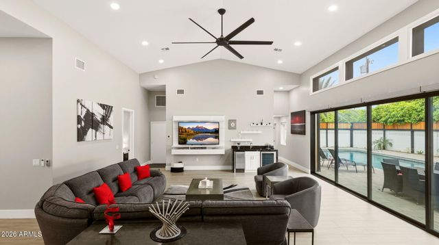 6715 E MONTECITO Avenue, Scottsdale, AZ 85251