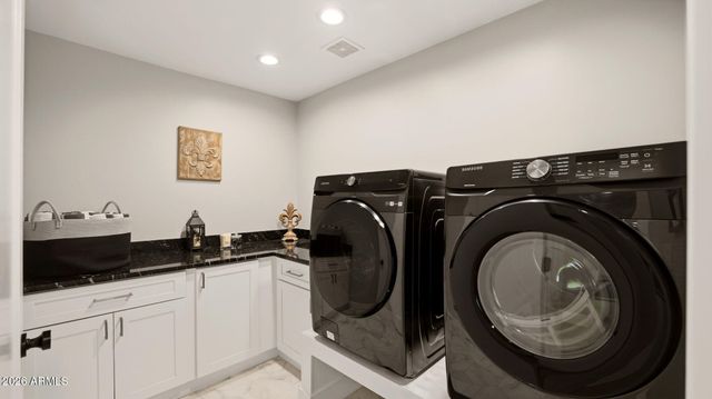 6715 E MONTECITO Avenue, Scottsdale, AZ 85251