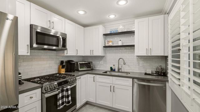 6715 E MONTECITO Avenue, Scottsdale, AZ 85251