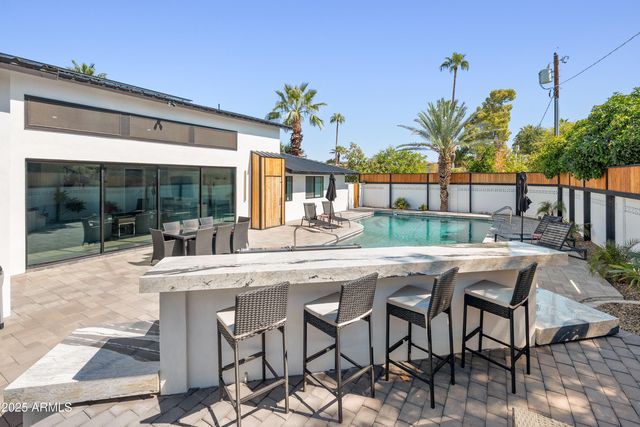 6715 E MONTECITO Avenue, Scottsdale, AZ 85251