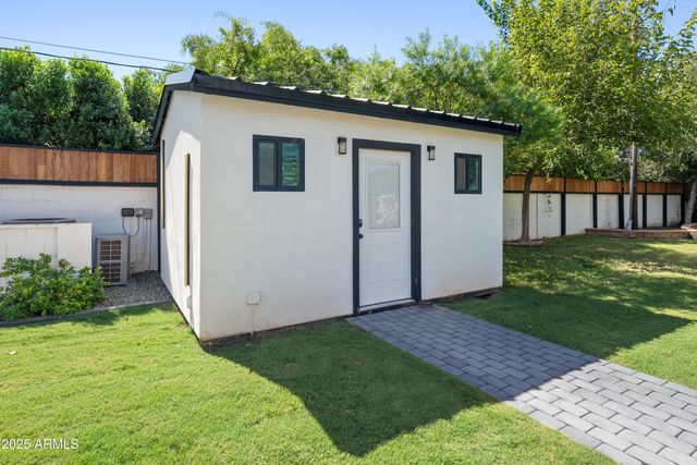 6715 E MONTECITO Avenue, Scottsdale, AZ 85251