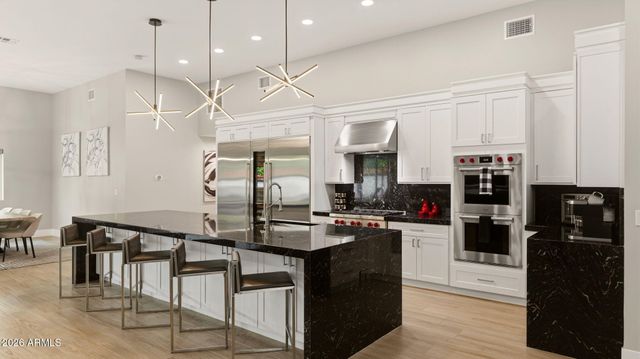 6715 E MONTECITO Avenue, Scottsdale, AZ 85251