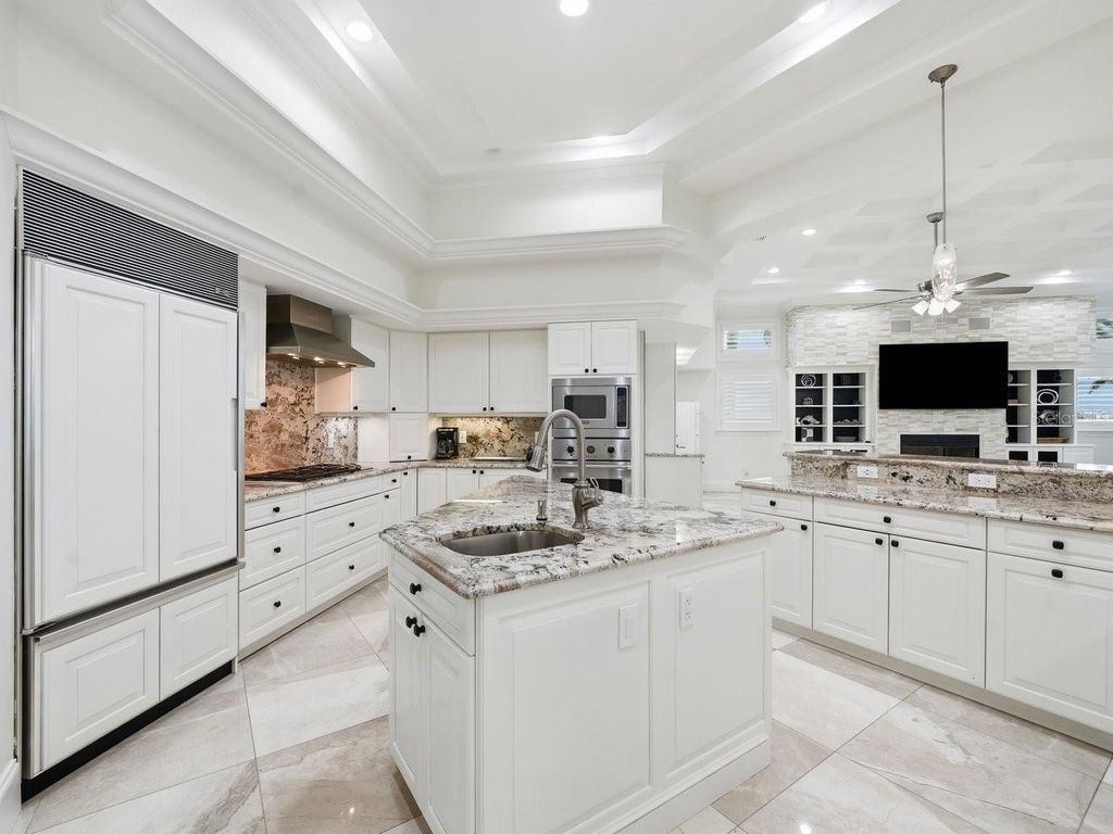 Image 18 of property listing at Address unavailable.