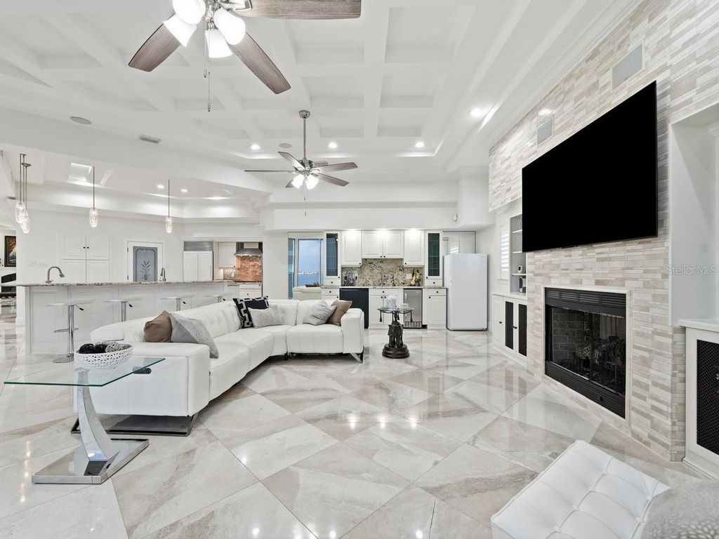 Image 10 of property listing at Address unavailable.