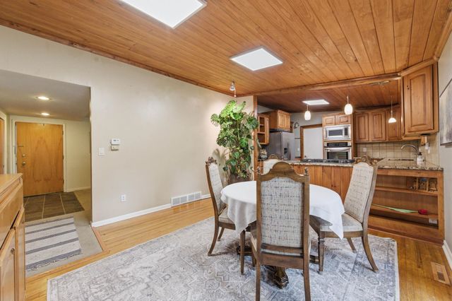 102 S Lochinvar St, Wichita, KS 67207