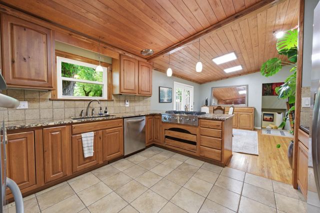 102 S Lochinvar St, Wichita, KS 67207