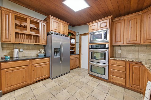 102 S Lochinvar St, Wichita, KS 67207