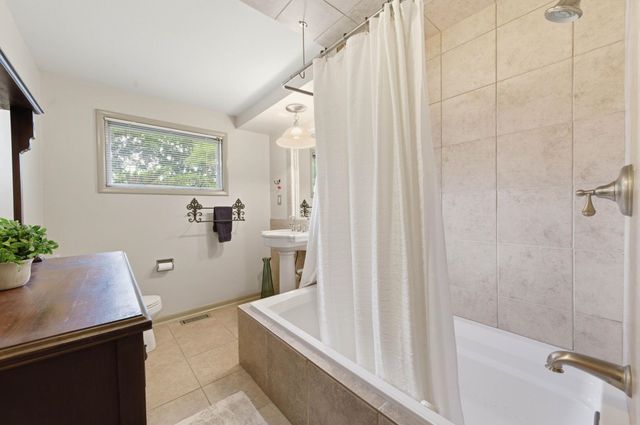 102 S Lochinvar St, Wichita, KS 67207