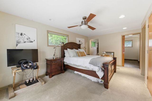 102 S Lochinvar St, Wichita, KS 67207