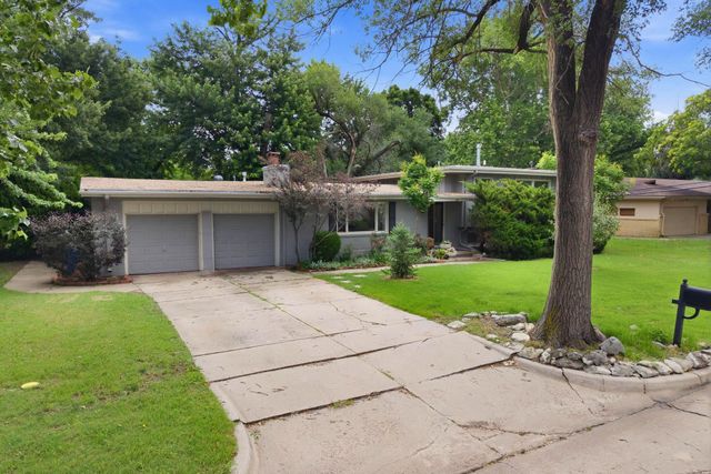 102 S Lochinvar St, Wichita, KS 67207