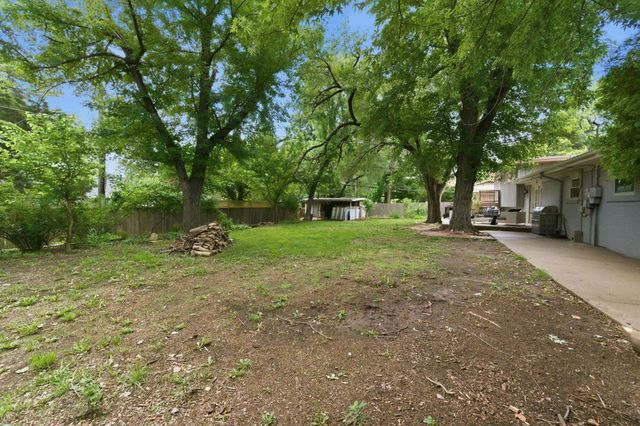 102 S Lochinvar St, Wichita, KS 67207