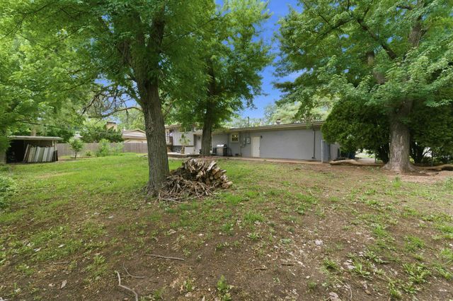 102 S Lochinvar St, Wichita, KS 67207
