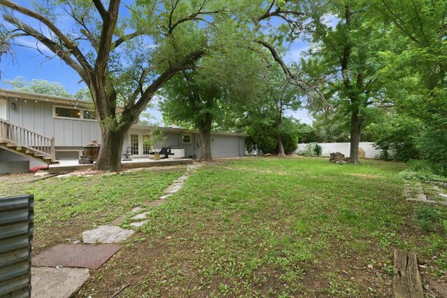 102 S Lochinvar St, Wichita, KS 67207