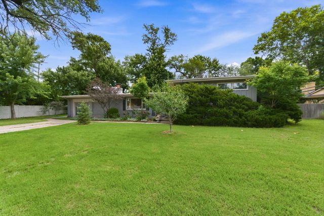 102 S Lochinvar St, Wichita, KS 67207