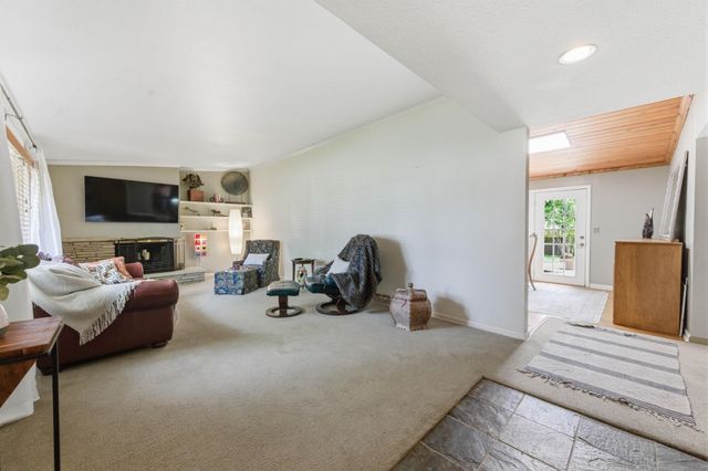 102 S Lochinvar St, Wichita, KS 67207