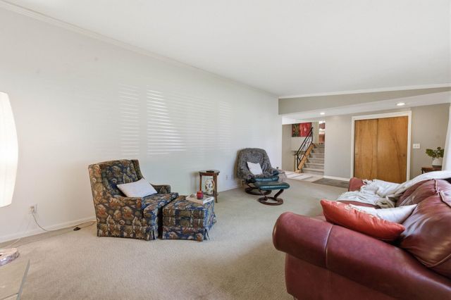 102 S Lochinvar St, Wichita, KS 67207