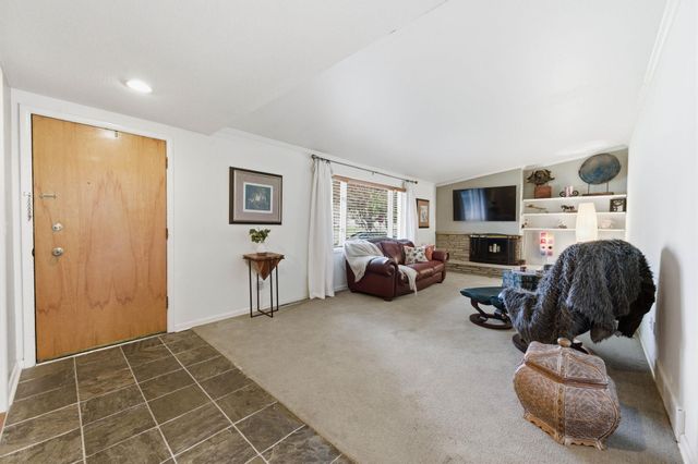 102 S Lochinvar St, Wichita, KS 67207