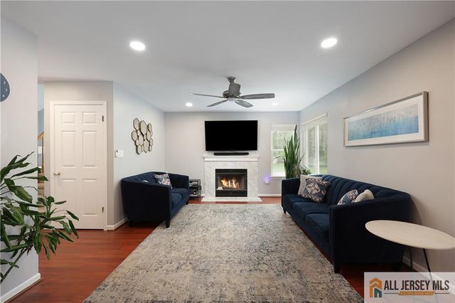 160 Buttonwood Drive, Piscataway, NJ 08854