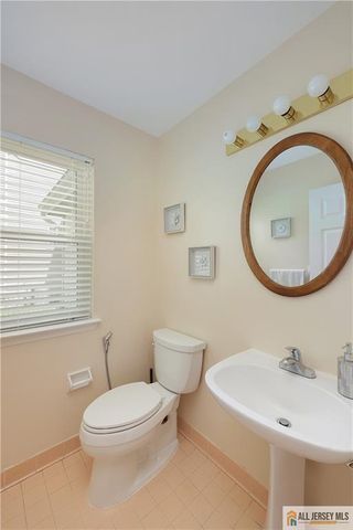 160 Buttonwood Drive, Piscataway, NJ 08854