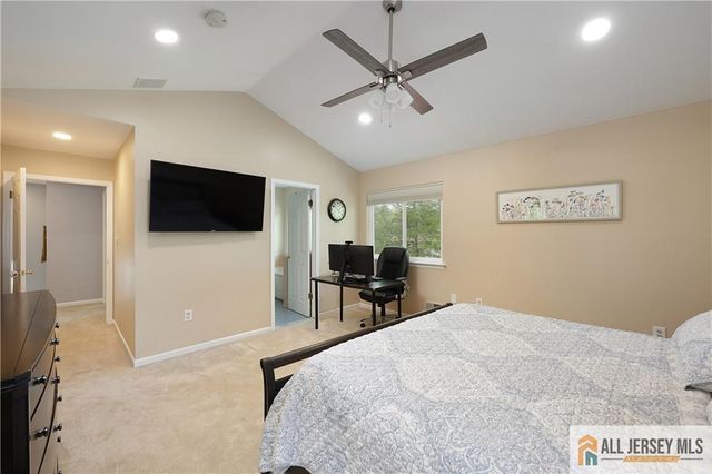 160 Buttonwood Drive, Piscataway, NJ 08854