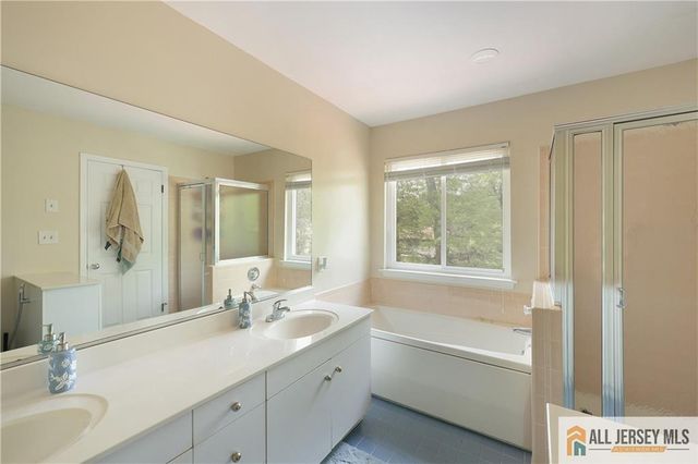 160 Buttonwood Drive, Piscataway, NJ 08854