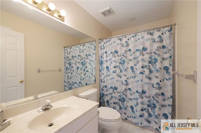 160 Buttonwood Drive, Piscataway, NJ 08854