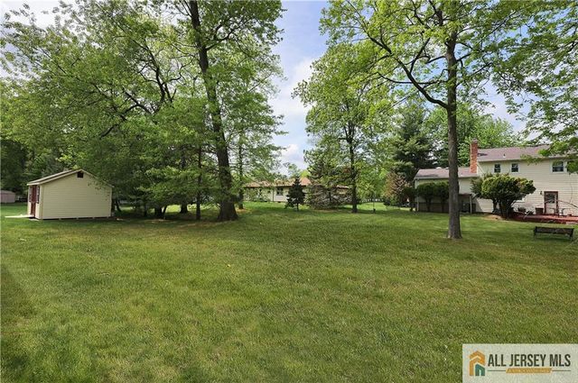 160 Buttonwood Drive, Piscataway, NJ 08854